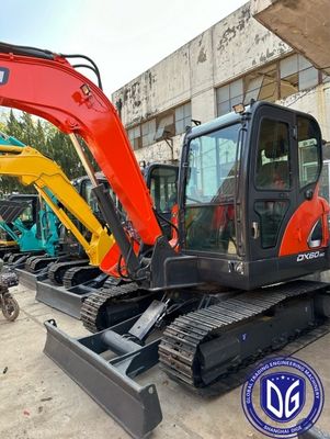 重荷と固体マシンを備えた 6トンの小型掘削機