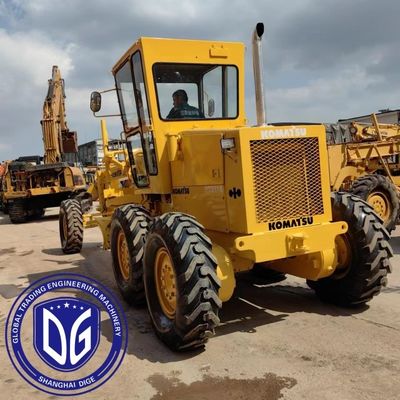格安なコマツーGD511A エンジングモデルS6D96Lと10800kgマシン重量