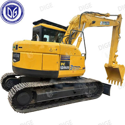 中古のコマツー掘削機 0.44m3のバケツ容量と最大掘削半径6380mm