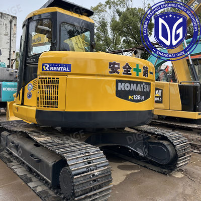 中古のコマツー掘削機 0.44m3のバケツ容量と最大掘削半径6380mm