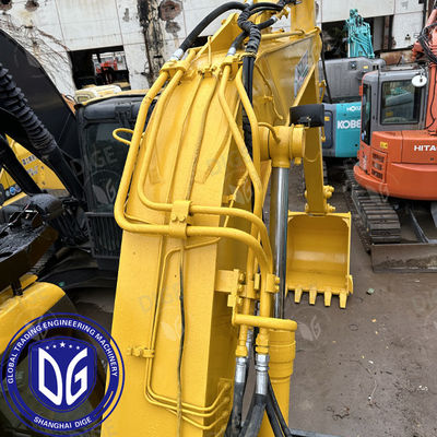 中古のコマツー掘削機 0.44m3のバケツ容量と最大掘削半径6380mm