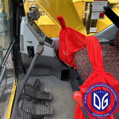 中古のコマツー掘削機 0.44m3のバケツ容量と最大掘削半径6380mm