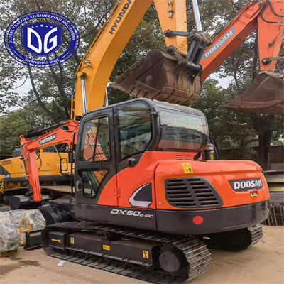 Doosan ミニ掘削機 使用済み Doosan DX60 6トンの小型掘削機 重荷と固体マシン