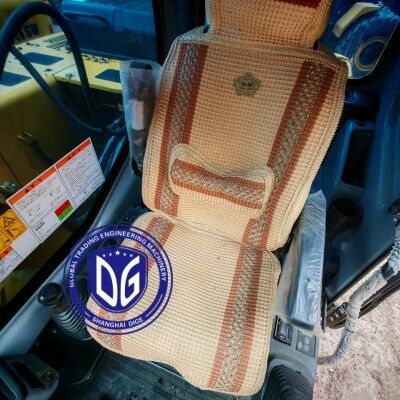 中古の小松製油圧ショベル PC130 13トン 0.5m³バケット付き